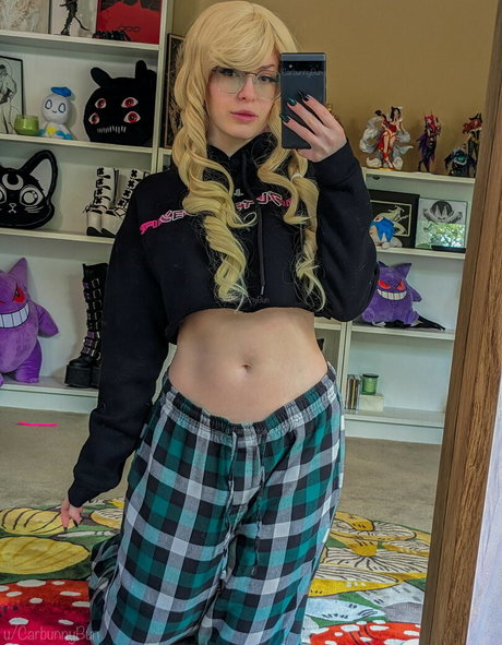 Carbunny beautiful model photo