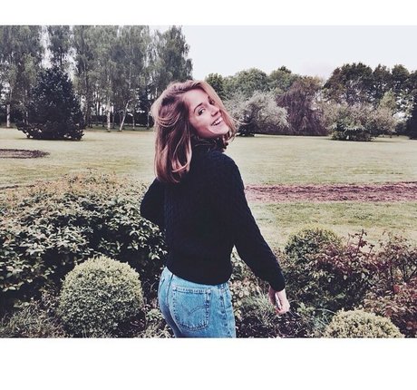 Alice Isaaz free pornstar gallery