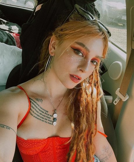 Eliza Grace hot pornstar gallery