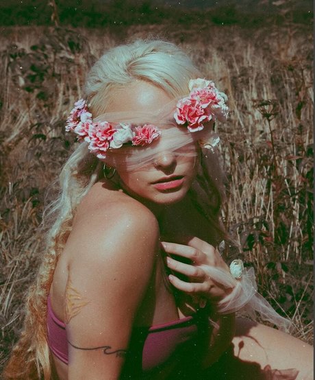 Eliza Grace star erotic pic