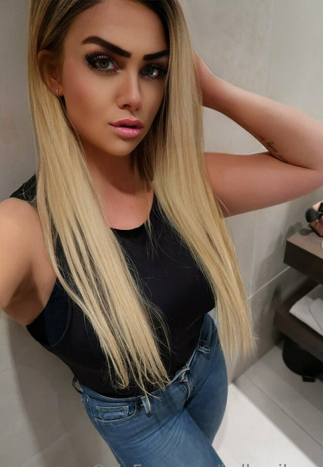 kellymilana nice actress picture