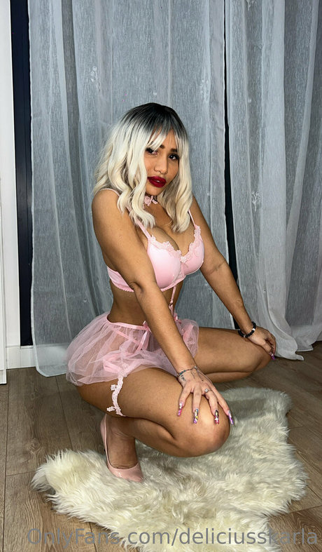 deliciusstinnykate adult star pic