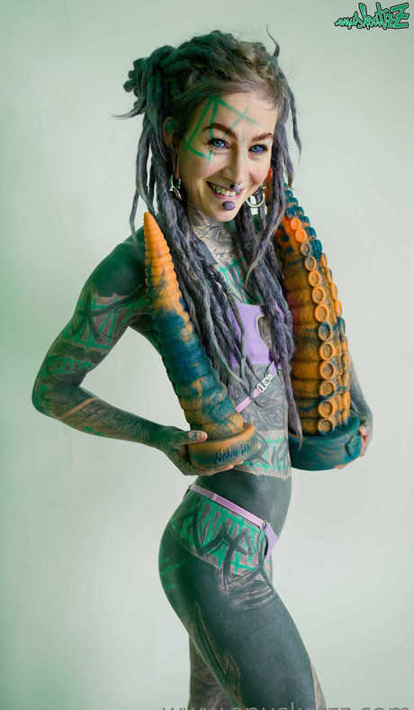 Anuskatzz model best images