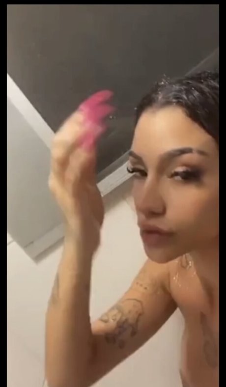 AZZY nudes model picture