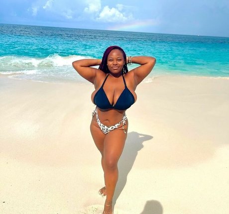 msolurin naked actress img