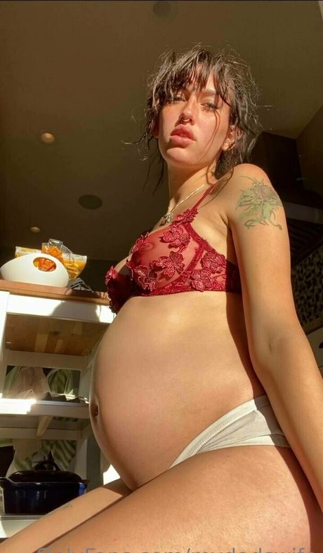 mydadswife model top picture