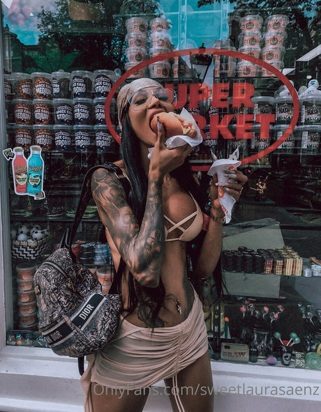 sweetlaurasaenz sex star photo