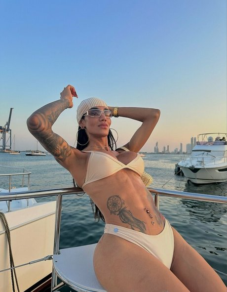 sweetlaurasaenz high quality actress photos