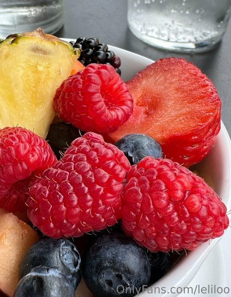 leliloo porn model img