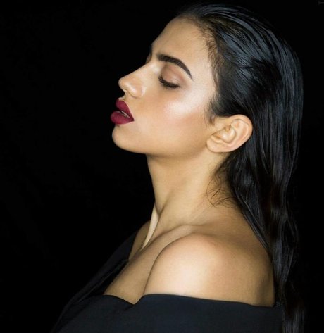 Mays Benatti exclusive actress photo