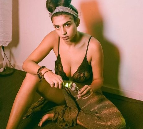 Mays Benatti model art photos