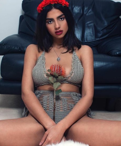 Mays Benatti sexy pornstar gallery