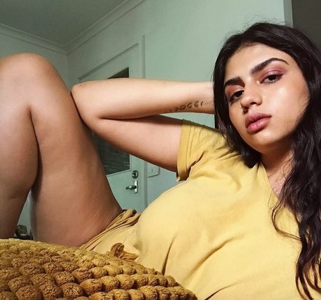 Mays Benatti free model picture