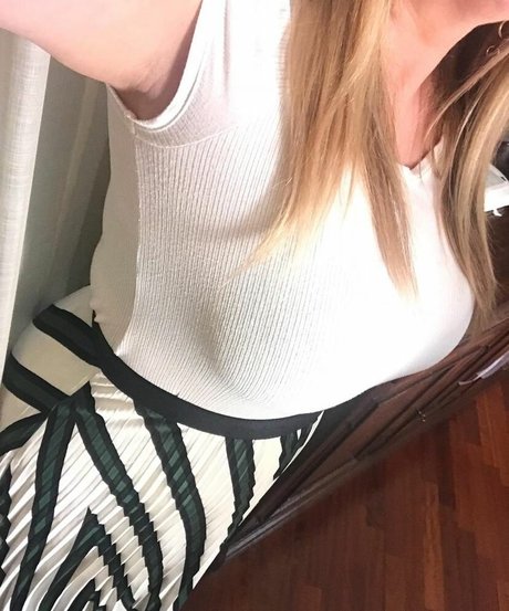 XLeila89 model porn img