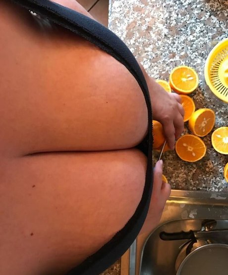 XLeila89 model nude picture