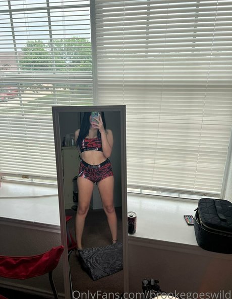 brookegoeswild sexy model pics