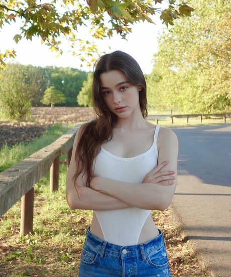 Dasha Taran exclusive actress pictures