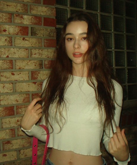 Dasha Taran pretty pornstar pictures