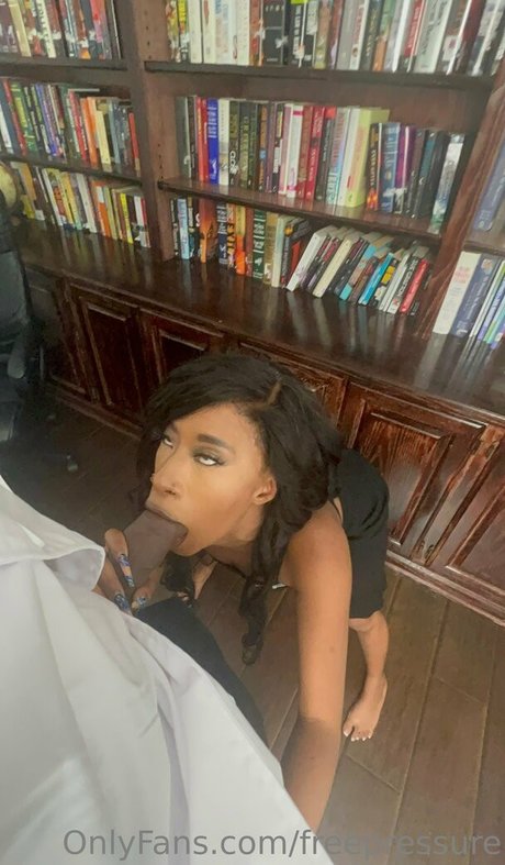 Freepressure naked model gallery