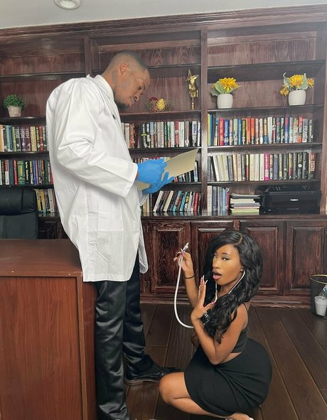 Freepressure erotic actress photo