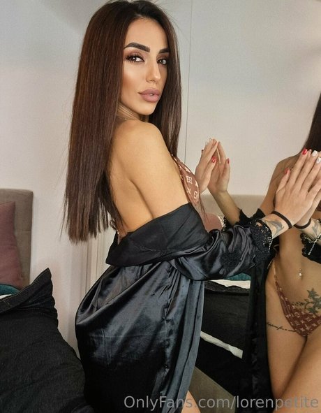 lorenpetite hot actress pic