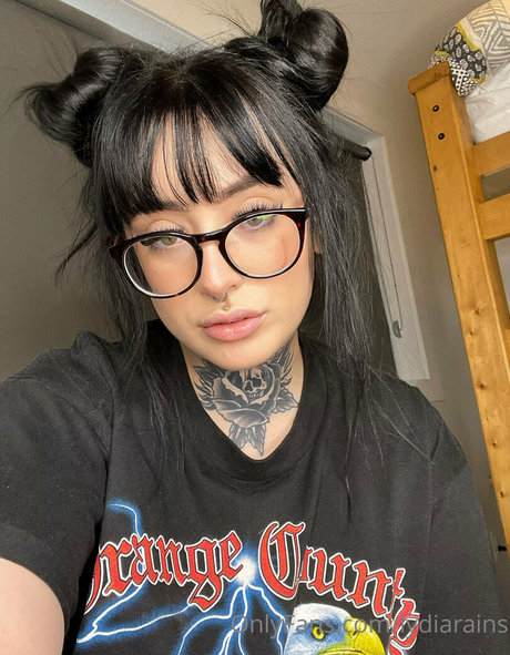 Lydiarains model free pictures