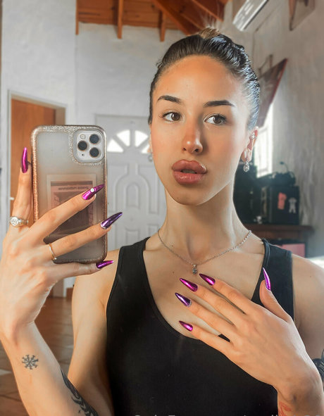 molly4 20 star naked pic