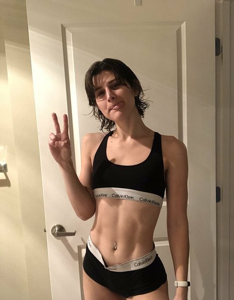 emmayearose hot actress pic