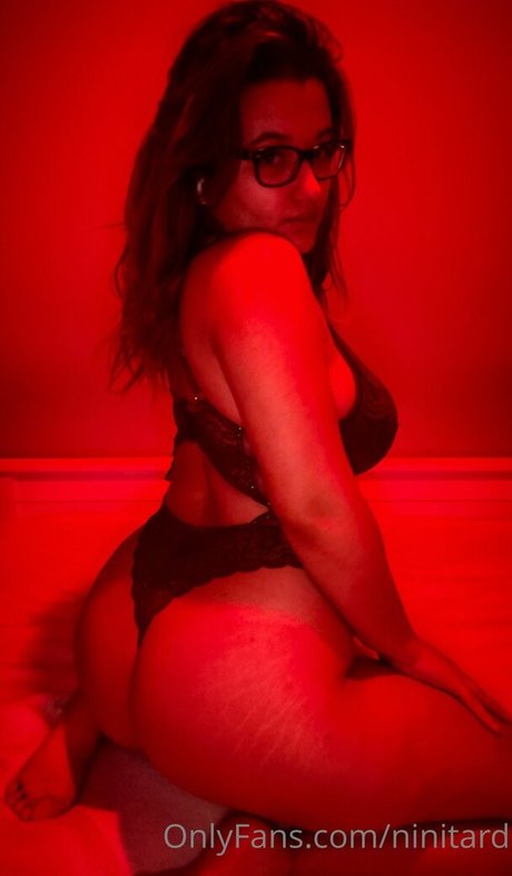 Niniibear art actress pics