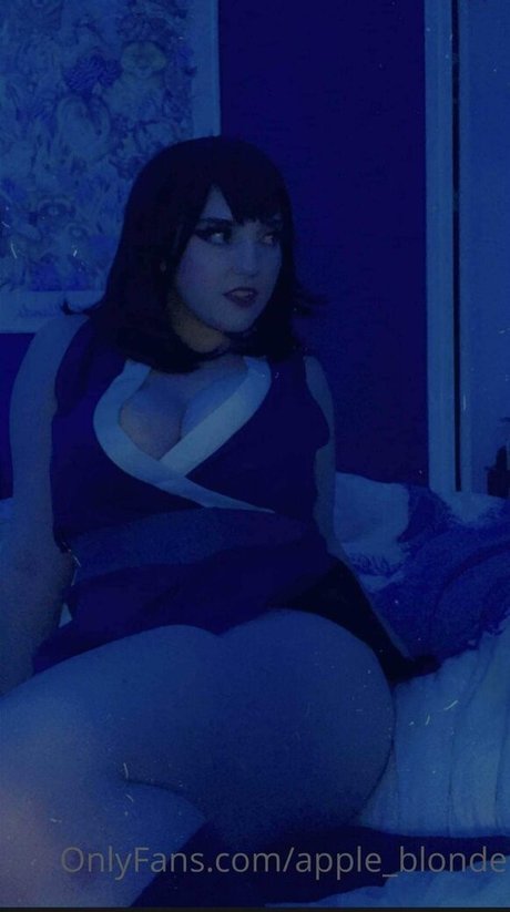 AppleBlonde pornstar top picture