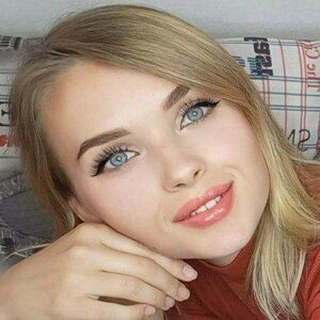 mysterious kris pretty actress photos