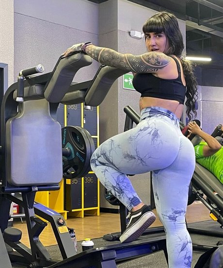 Lauzapata95 nude model picture