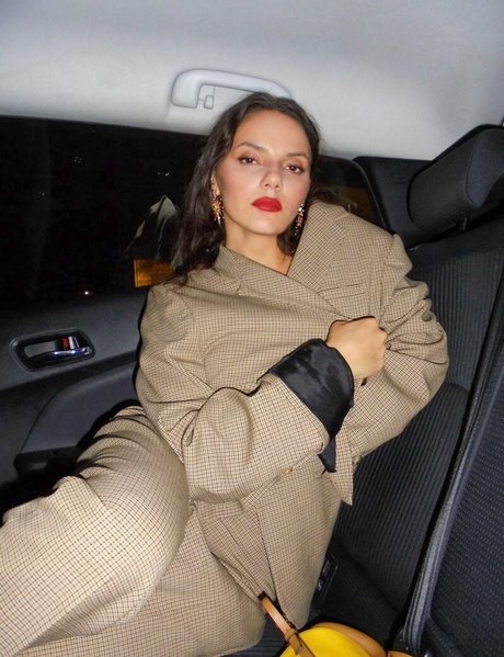 Dafne Keen pornstar top img