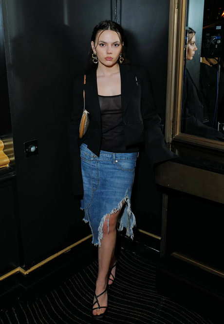 Dafne Keen model perfect picture