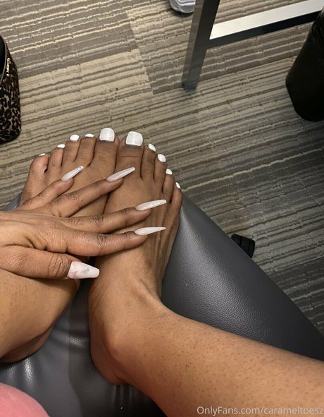 Carameltoesz hot actress pics