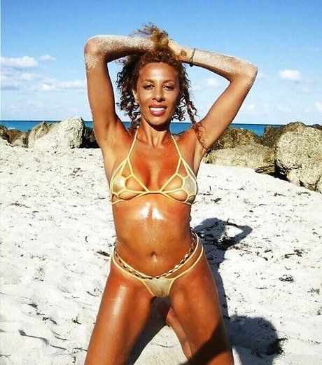 Afida Turner naked actress pic