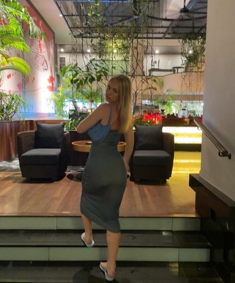 Gabriella Davies porn model image