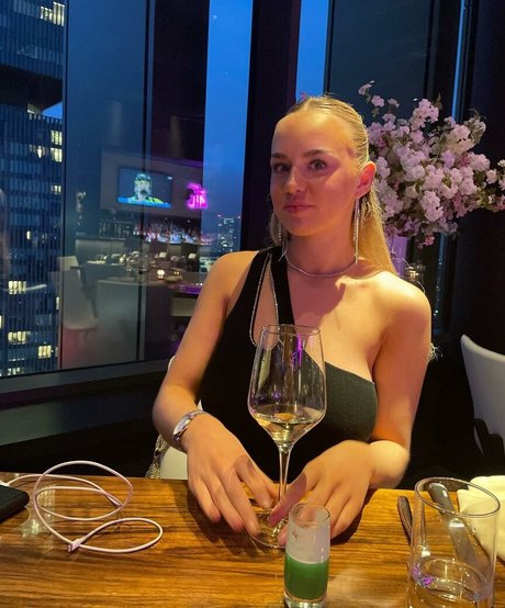 Gabriella Davies nude actress pic