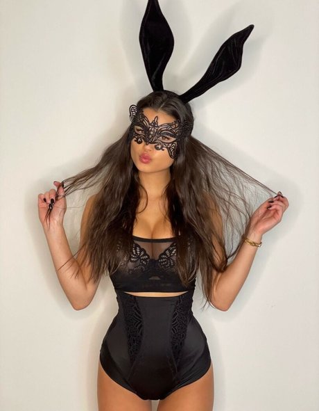 KKC erotic model photo