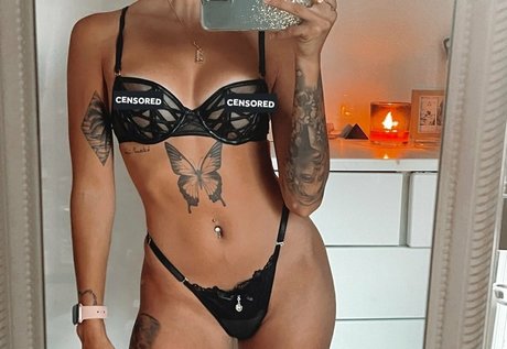 Renee Savy xxx model image