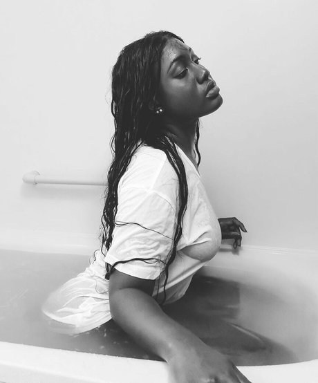 Paris Senpai xxx pornstar pictures