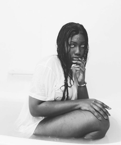 Paris Senpai pornstar perfect photo