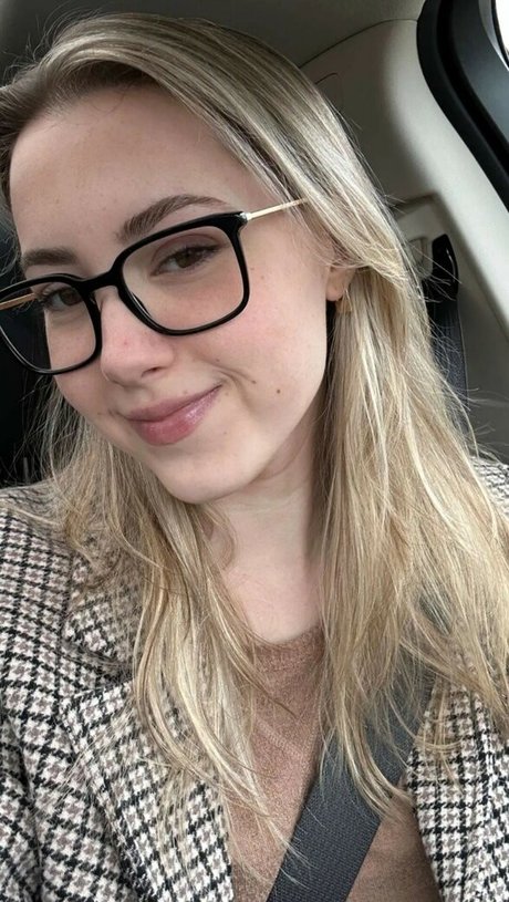 Pineapplebrat exclusive actress photo