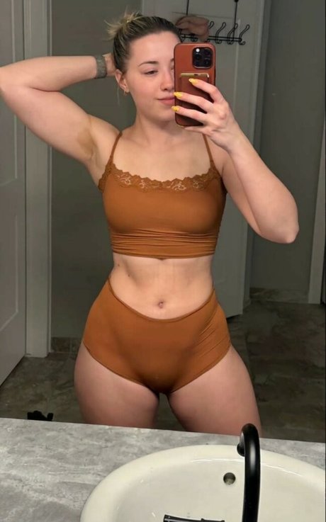 Pineapplebrat nudes star image