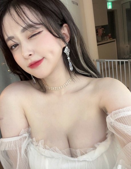 bbang9 2 naked actress photos
