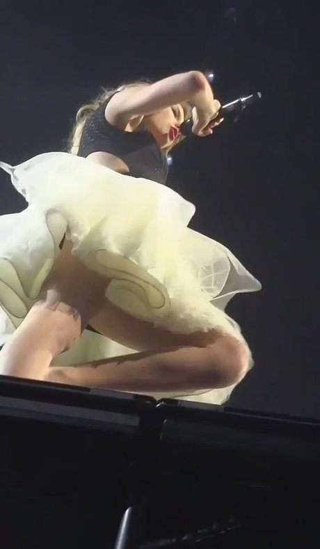 thick asian onlyfans naked image