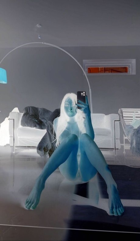 Dieu Linh Vuong model art images