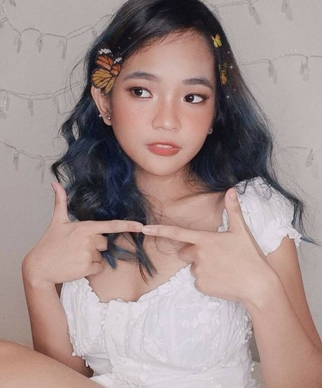 AlodiaMarie pornographic star img