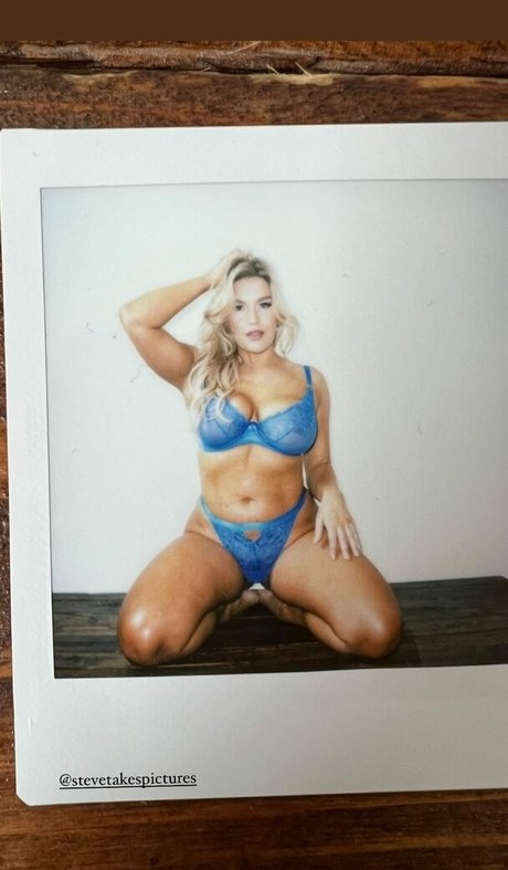 Paige Pilgrim star sexy pic