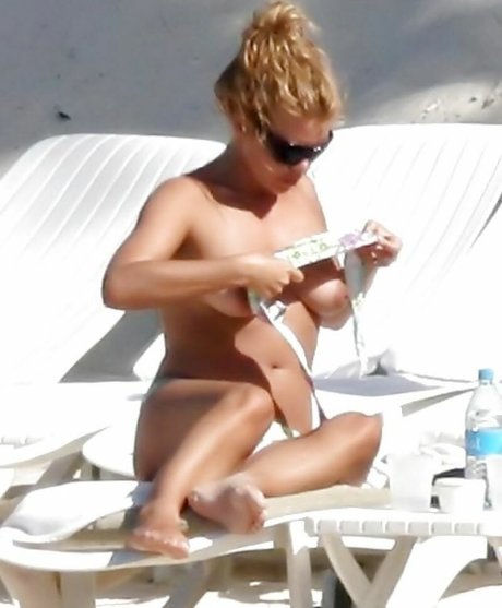 Billie Piper model high quality photo